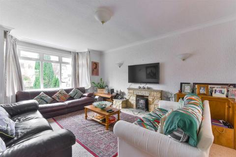 26 North View Crescent, Epsom, KT18 5UR