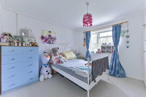 26 North View Crescent, Epsom, KT18 5UR
