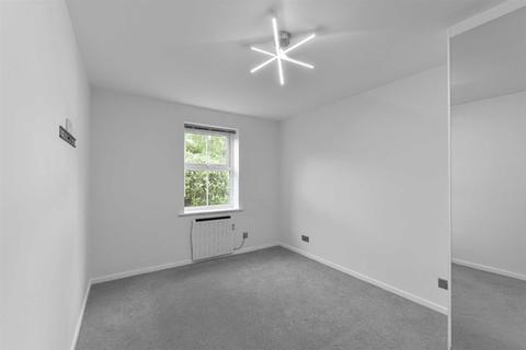 1 Hatfield Close, Sutton, SM2 5BH