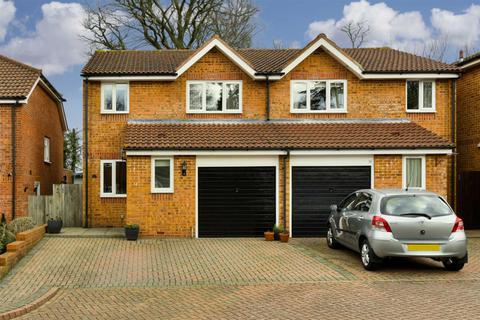 17 Dunnymans Road, Banstead, SM7 2AN