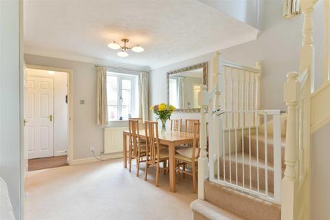17 Dunnymans Road, Banstead, SM7 2AN