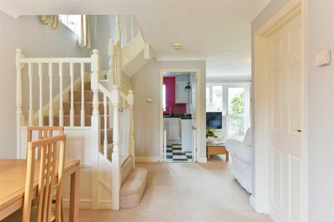 17 Dunnymans Road, Banstead, SM7 2AN