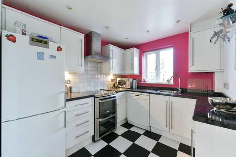 17 Dunnymans Road, Banstead, SM7 2AN