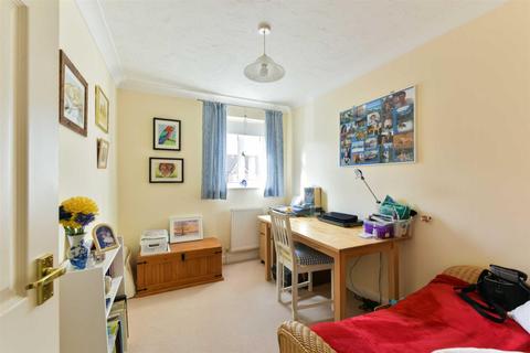 17 Dunnymans Road, Banstead, SM7 2AN