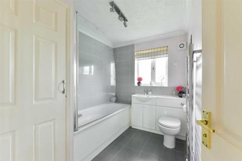 17 Dunnymans Road, Banstead, SM7 2AN