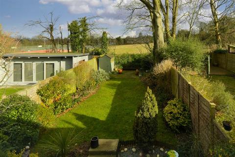 17 Dunnymans Road, Banstead, SM7 2AN