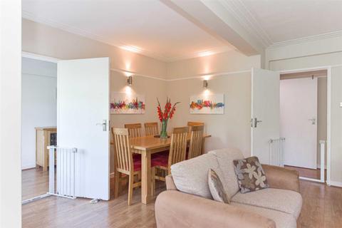 6 The Chilterns, Sutton, SM2 5QN