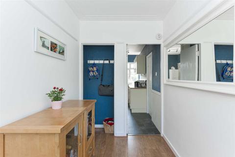 6 The Chilterns, Sutton, SM2 5QN