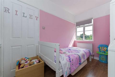 6 The Chilterns, Sutton, SM2 5QN