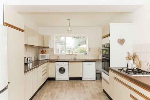 17 Cunningham Road, Banstead, SM7 3HG