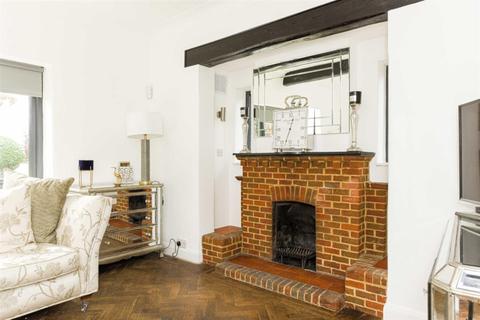 17 Cunningham Road, Banstead, SM7 3HG