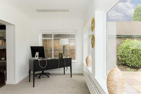 17 Cunningham Road, Banstead, SM7 3HG