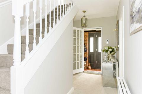 17 Cunningham Road, Banstead, SM7 3HG