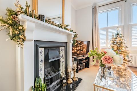 22a Glenthorne Road, Kingston Upon Thames, KT1 2UB