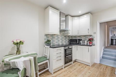 22a Glenthorne Road, Kingston Upon Thames, KT1 2UB
