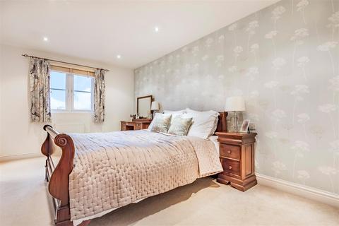 22a Glenthorne Road, Kingston Upon Thames, KT1 2UB