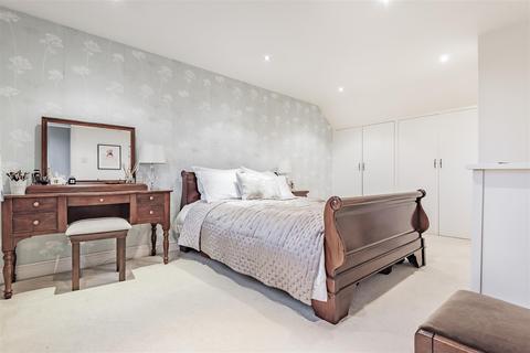 22a Glenthorne Road, Kingston Upon Thames, KT1 2UB