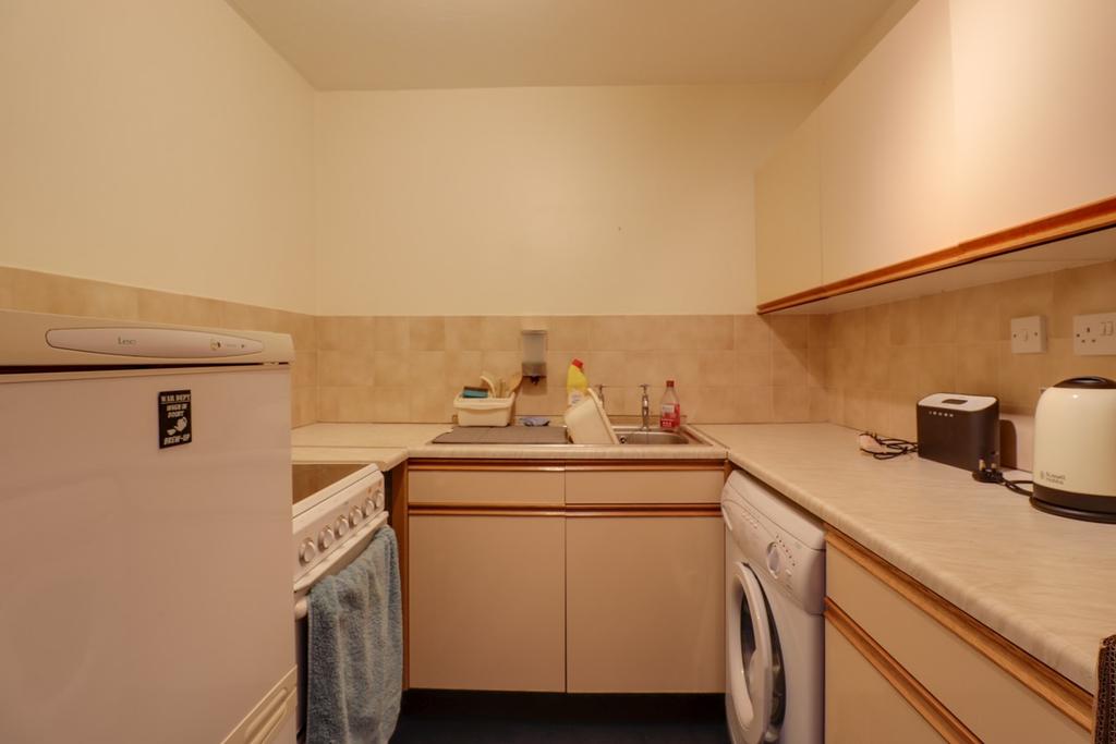 Mahon Close, Enfield, EN1 1 bed terraced house £275,000