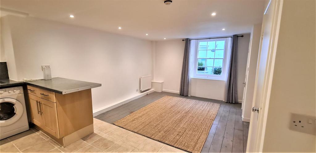 Living area 2.jpg
