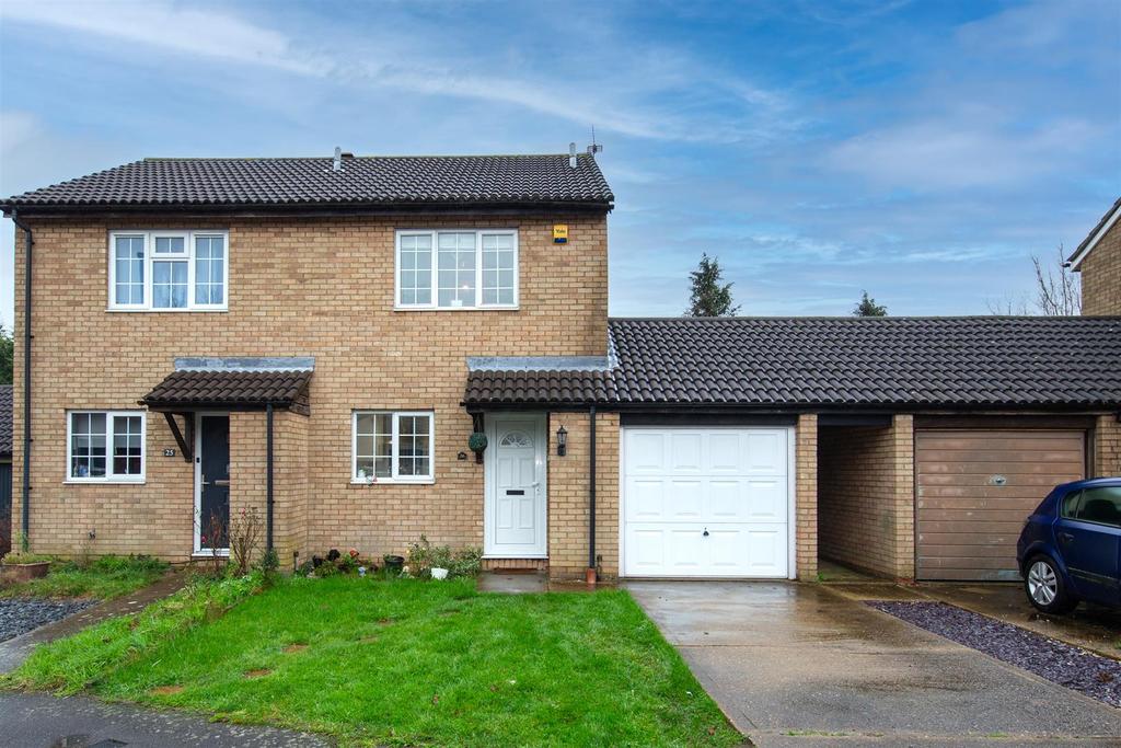 Repton Close, Luton 2 bed semidetached house £230,000