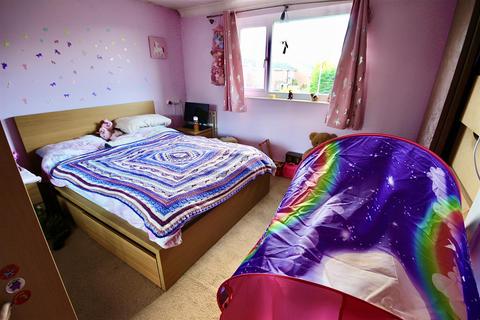 89 Elmore, Swindon, SN3 3TN