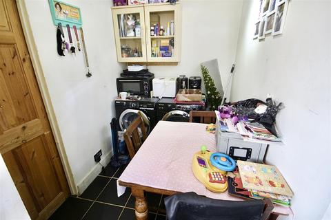 89 Elmore, Swindon, SN3 3TN