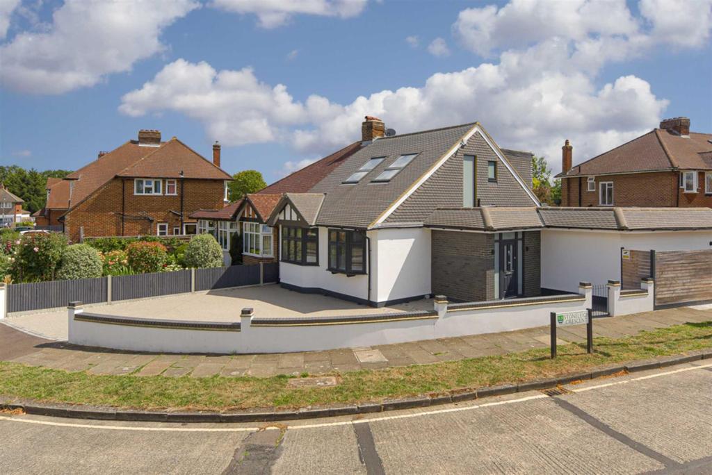 Stoneleigh Crescent, Stoneleigh 4 bed semidetached bungalow £829,950