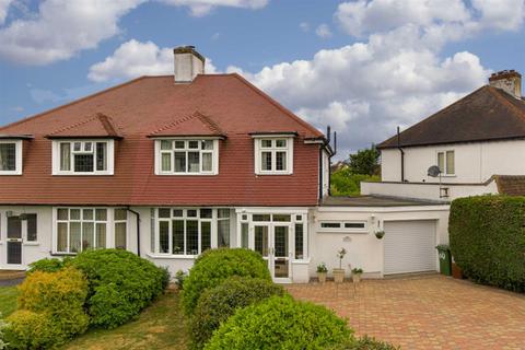 60 The Glade, Epsom, KT17 2HB