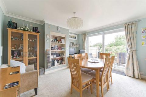 60 The Glade, Epsom, KT17 2HB