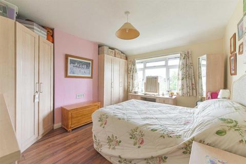60 The Glade, Epsom, KT17 2HB