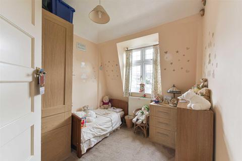 60 The Glade, Epsom, KT17 2HB