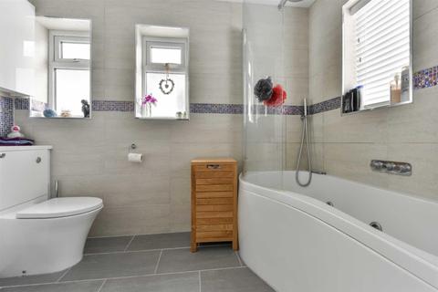 19 Rosedale Road, Epsom, KT17 2JQ