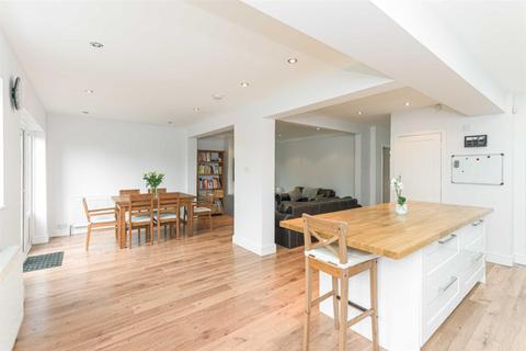 19 Ravensfield Gardens, Epsom, KT19 0ST