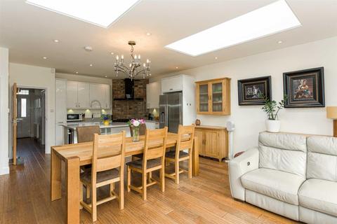 10 Caldbeck Avenue, Worcester Park, KT4 8BQ