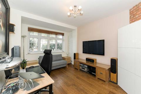 10 Caldbeck Avenue, Worcester Park, KT4 8BQ