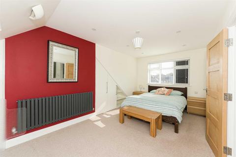 10 Caldbeck Avenue, Worcester Park, KT4 8BQ