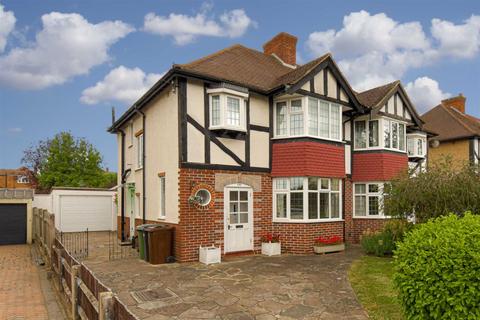 136 Walsingham Gardens, Epsom, KT19 0NF