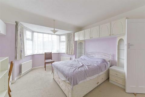136 Walsingham Gardens, Epsom, KT19 0NF