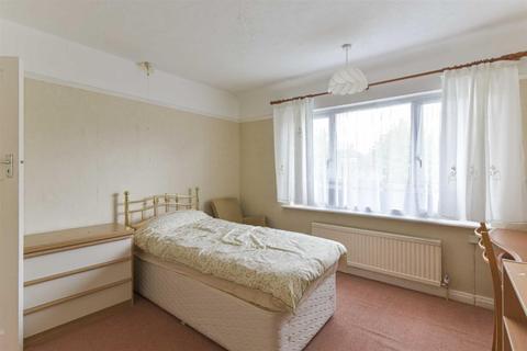 136 Walsingham Gardens, Epsom, KT19 0NF