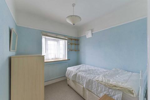 136 Walsingham Gardens, Epsom, KT19 0NF