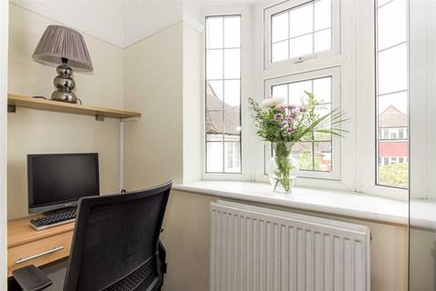 19 Beaufort Way, Ewell, Epsom, KT17 2PS