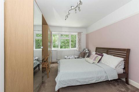 19 Beaufort Way, Ewell, Epsom, KT17 2PS