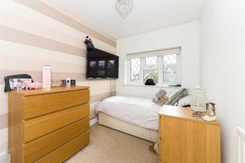 19 Rutherwyke Close, Epsom, KT17 2NA