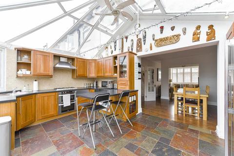 6 Risborough Drive, Worcester Park, KT4 8DA