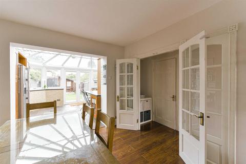 6 Risborough Drive, Worcester Park, KT4 8DA