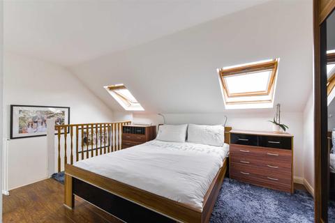 6 Risborough Drive, Worcester Park, KT4 8DA