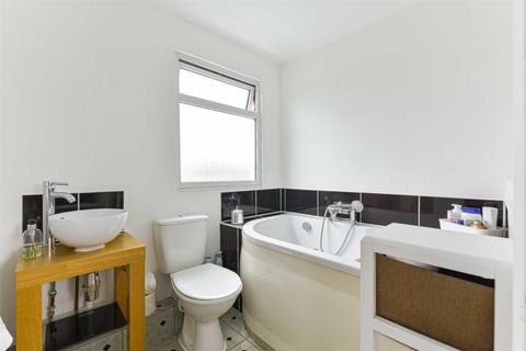 6 Risborough Drive, Worcester Park, KT4 8DA