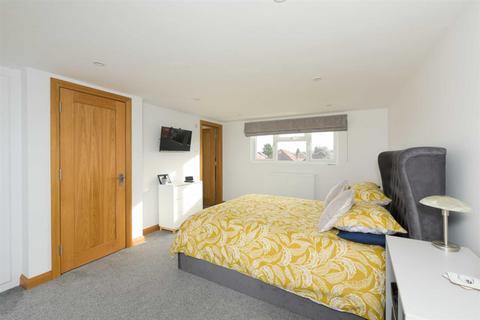 41 River Way, Epsom, KT19 0HJ