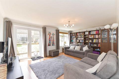 28 Watersedge, Epsom, KT19 9QA