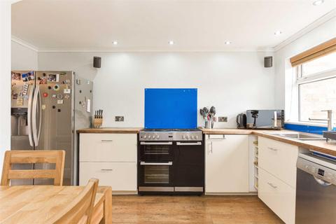 28 Watersedge, Epsom, KT19 9QA
